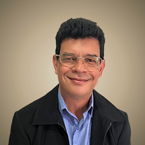 Adriano, especialista em SEO, GEO e AEO